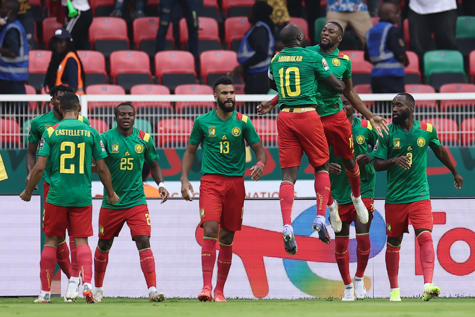 aboubakar-toko-ekambi-le-duo-gagnant-des-lions-indomptables-photo-kenzo-tribouillard-afp-1642097310